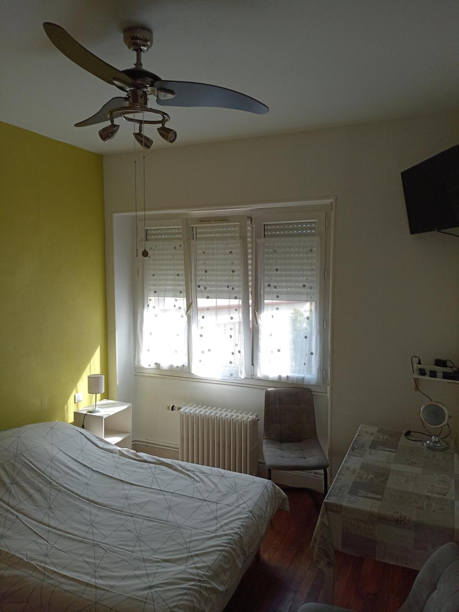 Chambre meublée au cœur de ville Le Creusot Esterno foto